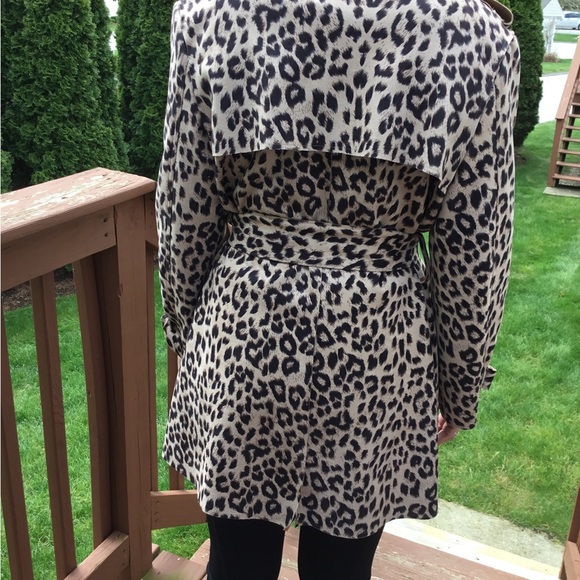 Very stylish leopard car coat/trench coat that is lightweight - Picture 2 of 9